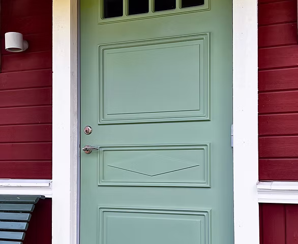 SPRUTLACKERING YTTERDÖRRAR